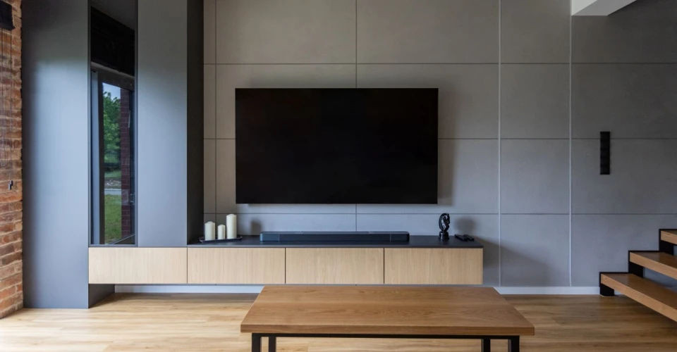 R<em>T</em>V i g<em>a</em>r<em>d</em>eroba E<em>w</em>y i M<em>a</em>r<em>c</em>ina