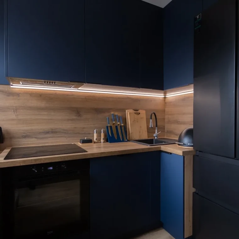 Granatowa kuchnia Stuchlik