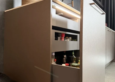 KU<em>C</em>HN<em>I</em>A A<em>G</em>NIE<em>S</em>ZKI