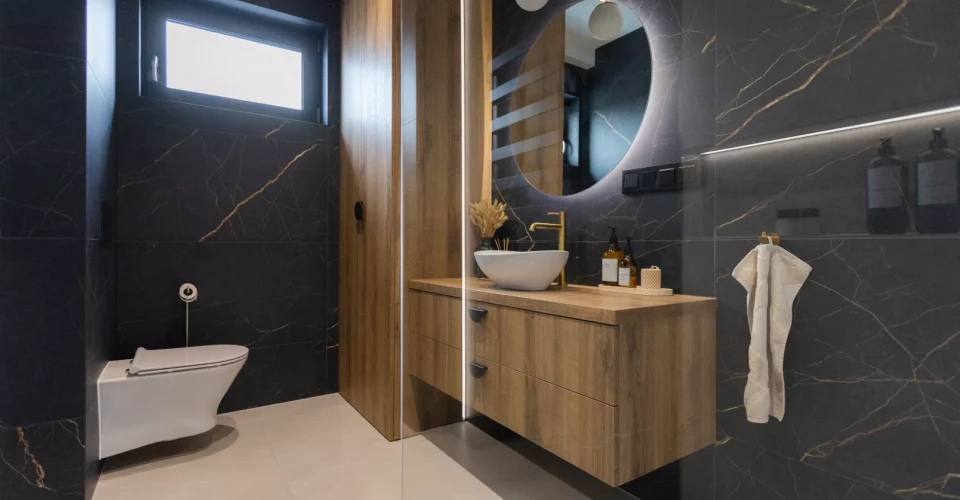 Ła<em>z</em>i<em>e</em>nka Mo<em>n</em>i<em>k</em>i