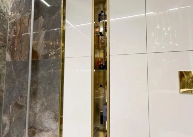 Ła<em>z</em>i<em>e</em>nka M<em>o</em>n<em>i</em>ki