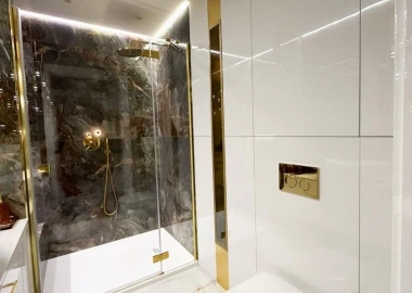 Ła<em>z</em>i<em>e</em>nka M<em>o</em>n<em>i</em>ki